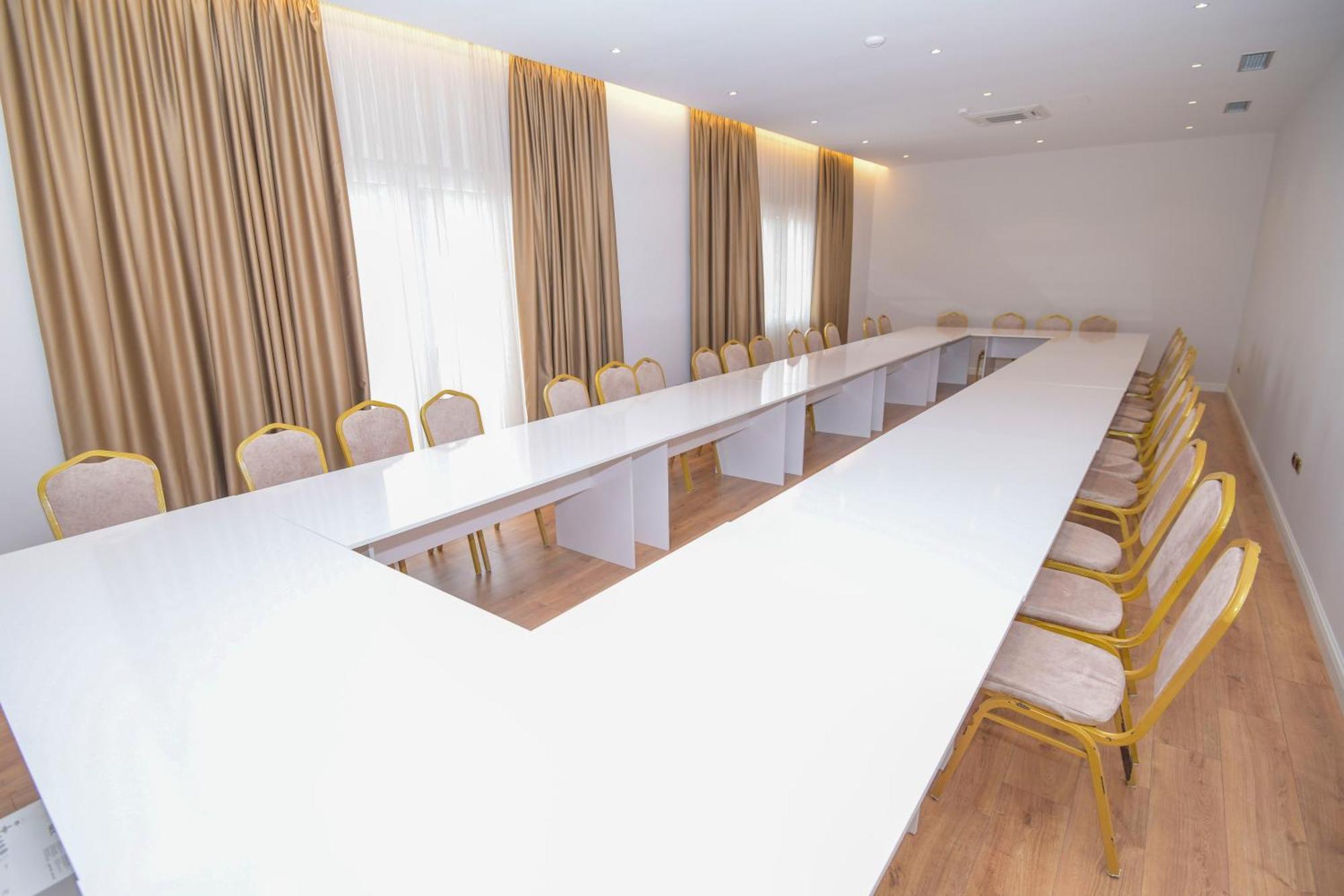 Amfora & Hotel 4*